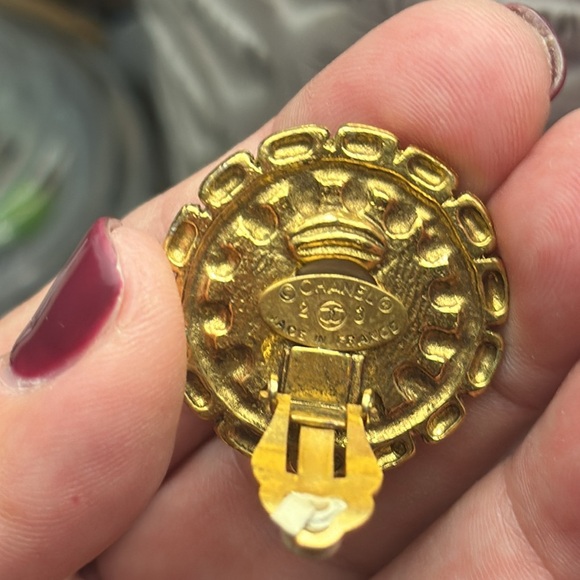 Chanel Gild Interweaved Gold and Pearl Earrings - Picture 9 of 9